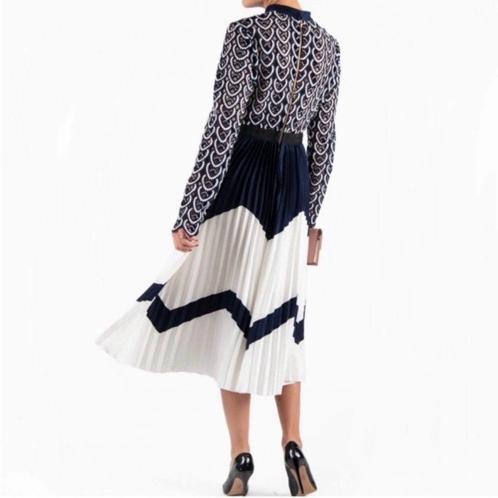 Self portrait Elegant navy  and White crochet lace sweetheart  Patterned Dress - Picture 3 of 6